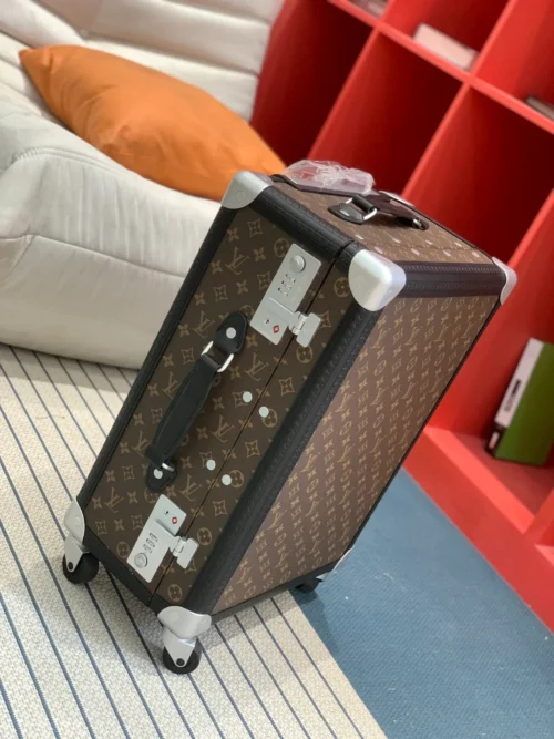 LOUIS VUITTON Rolling Trunk is made of Monogram canvas and leather - Image 3